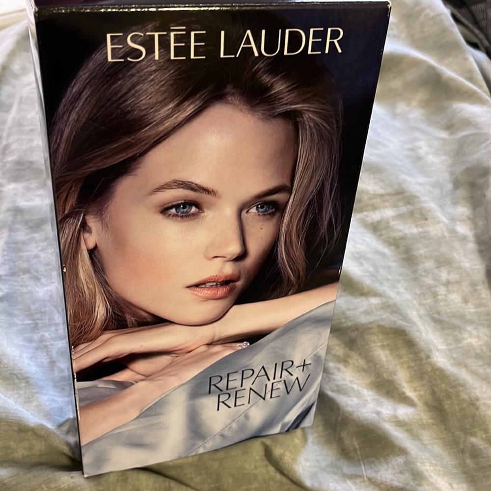 Estee Lauder NEW Repair Renew gift set